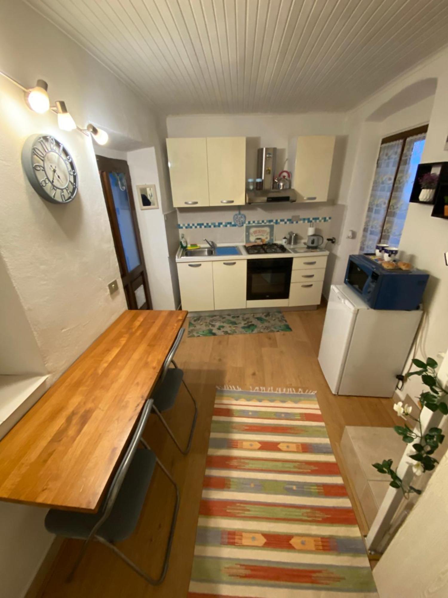Casa Baiettini 9 Bed & Breakfast Intra Eksteriør bilde